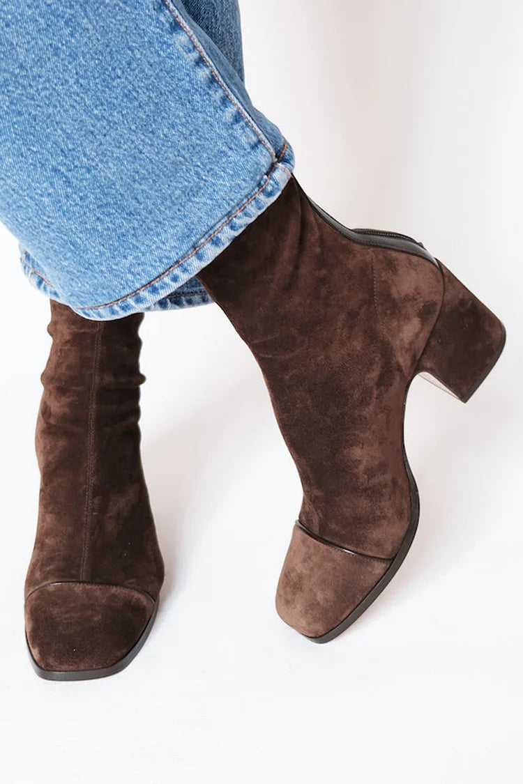 Elegant women's heeled boots