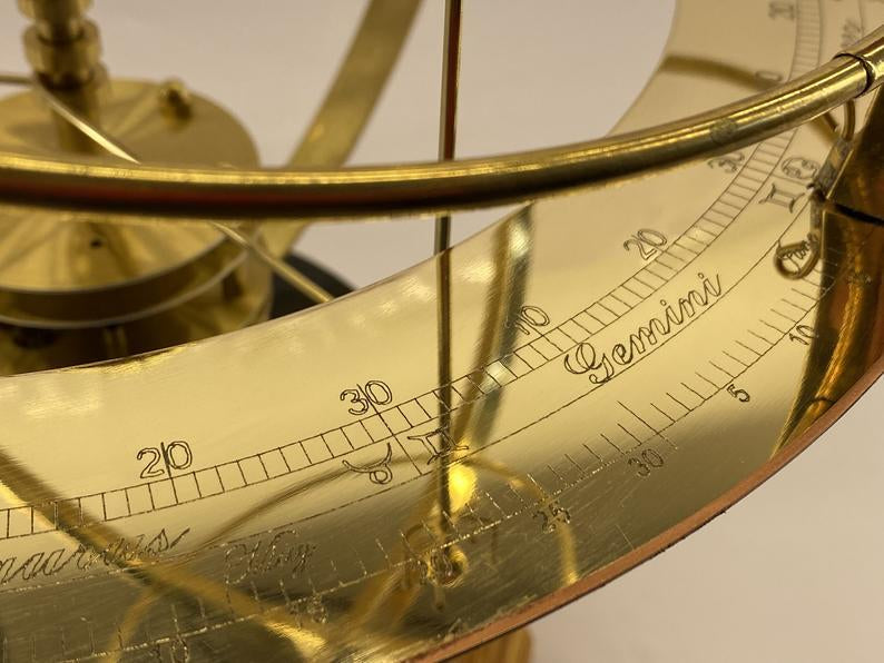 Large orrery model of the solar system – detailed representation of the planets