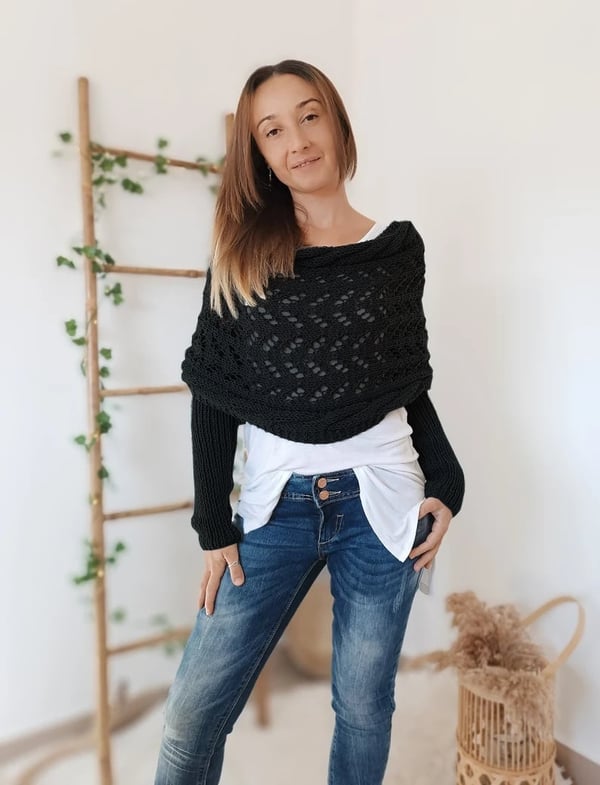 Wrap scarf with double sleeves - cosy knitted scarf with integrated sleeves