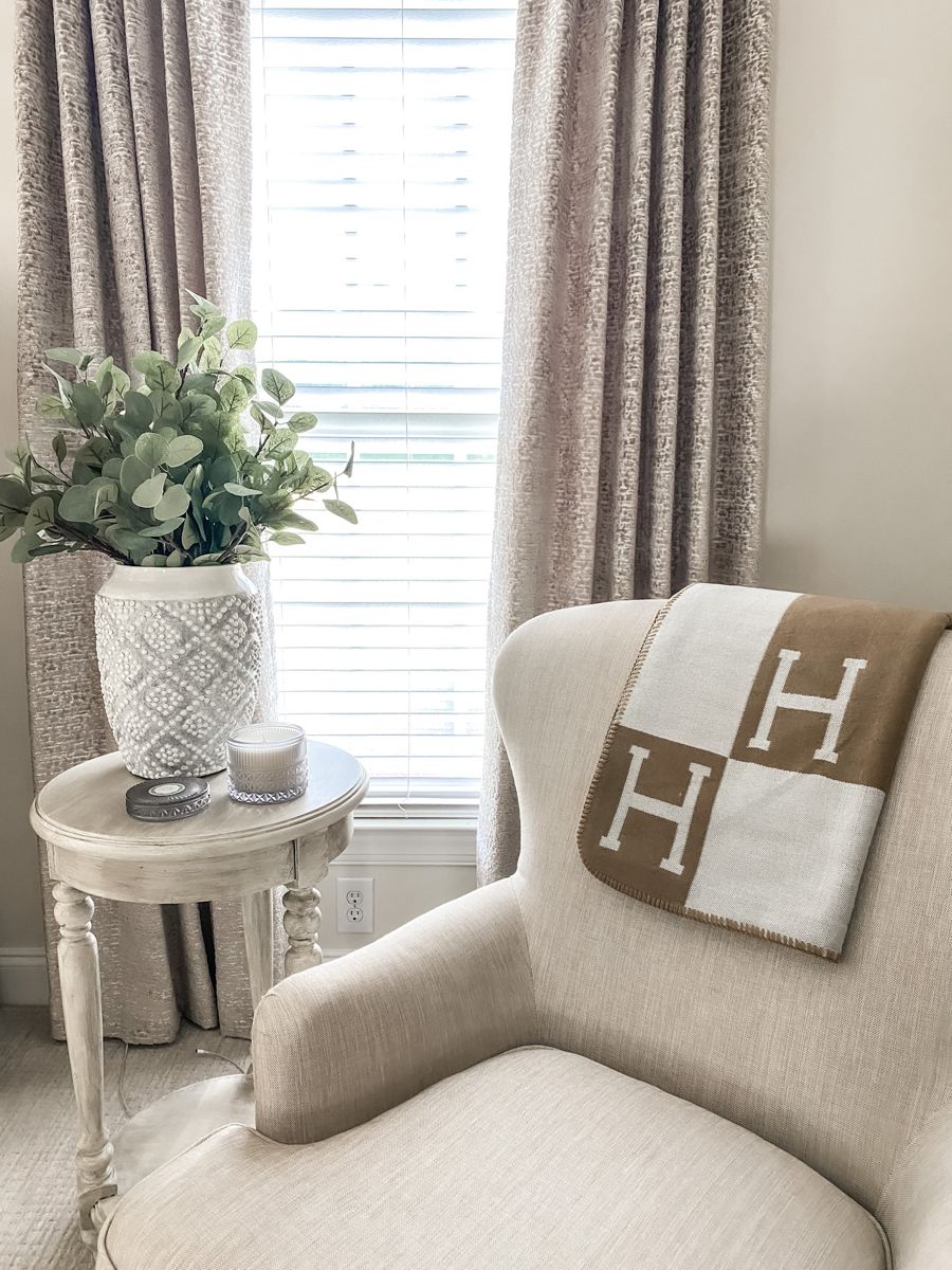 Elegant Wool and Cashmere Blanket for a Luxury Home