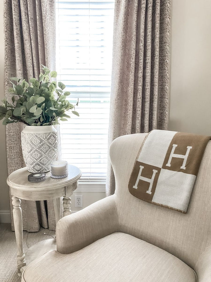 Elegant Wool and Cashmere Blanket for a Luxury Home