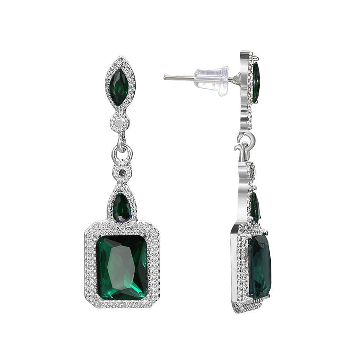 Elegant White Gold Earrings with Refined Details