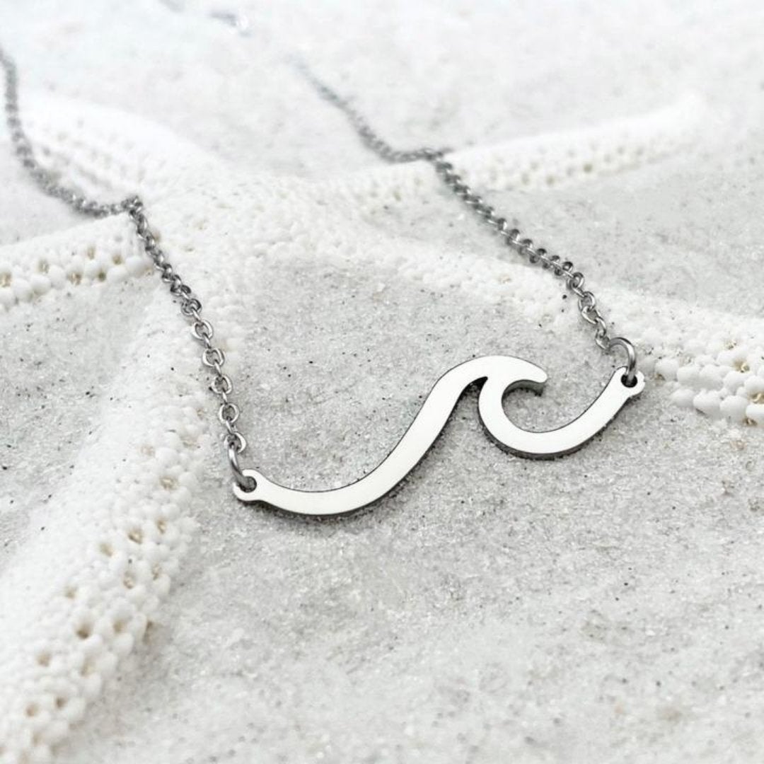 Silver necklace with wavy lines