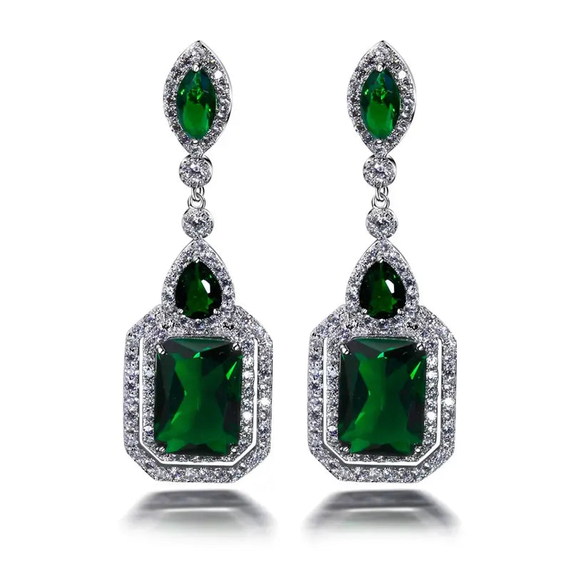 Elegant White Gold Earrings with Refined Details