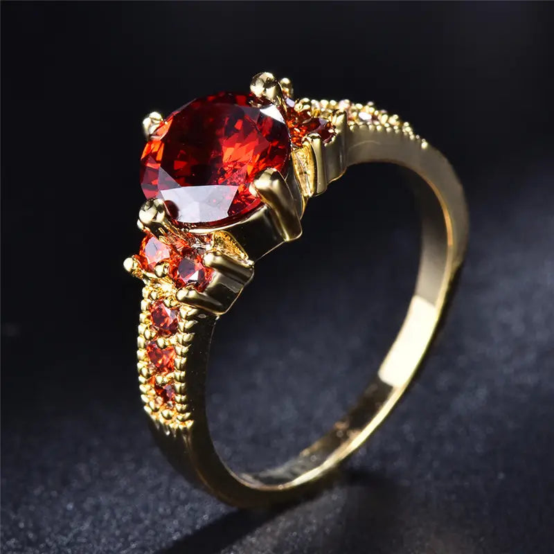Elegant Gold Ring with Refined Details
