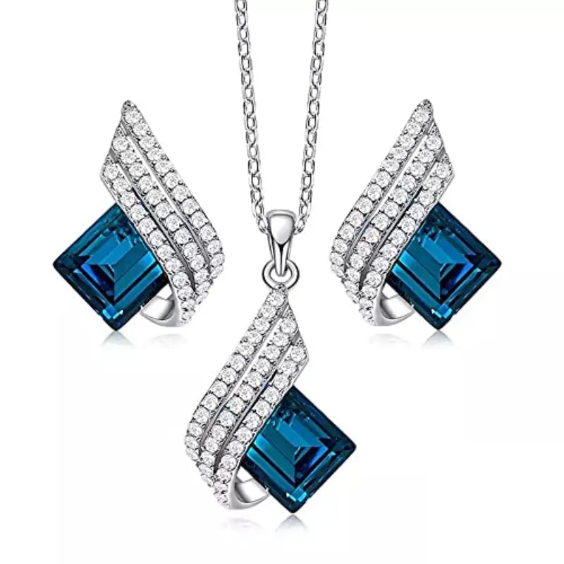 Elegant White Gold Jewellery Set with Refined Details
