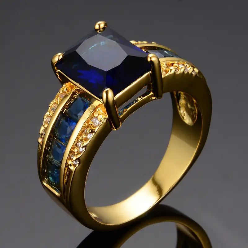 Elegant Gold Ring with Refined Details