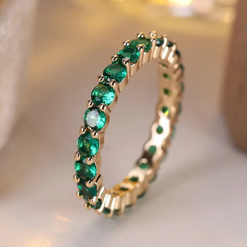 Soft gold ring with refined details