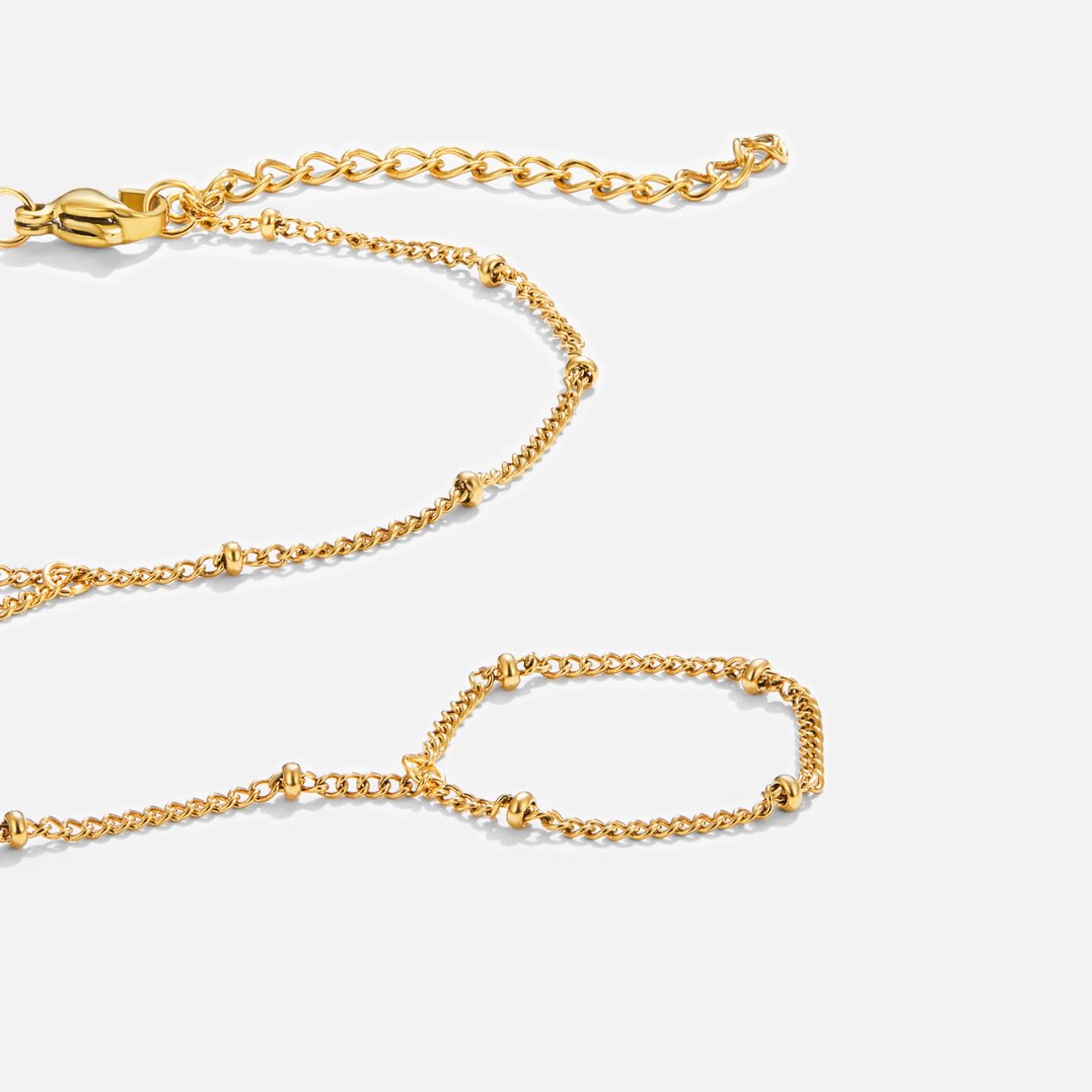 Elegant Gold Bracelet with Refined Details