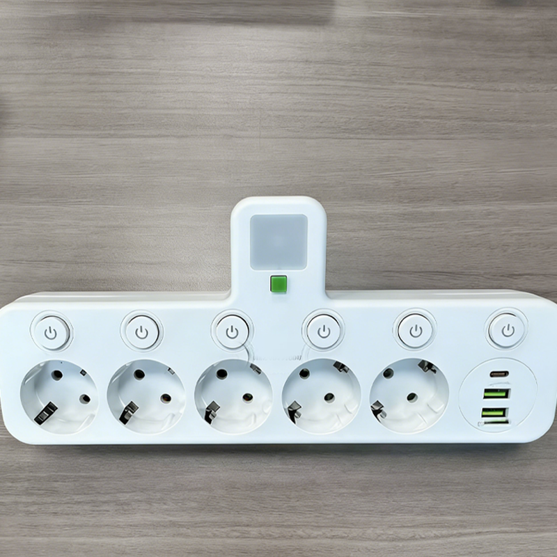 Extension Lead with USB and Switches | Multi-Socket Surge Protector 2500 W