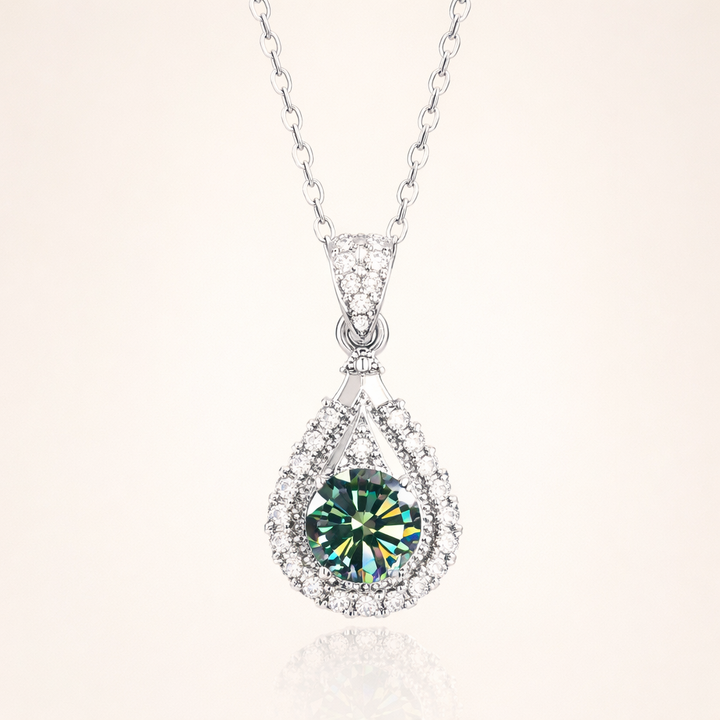 Elegant white gold necklace with refined hanging link