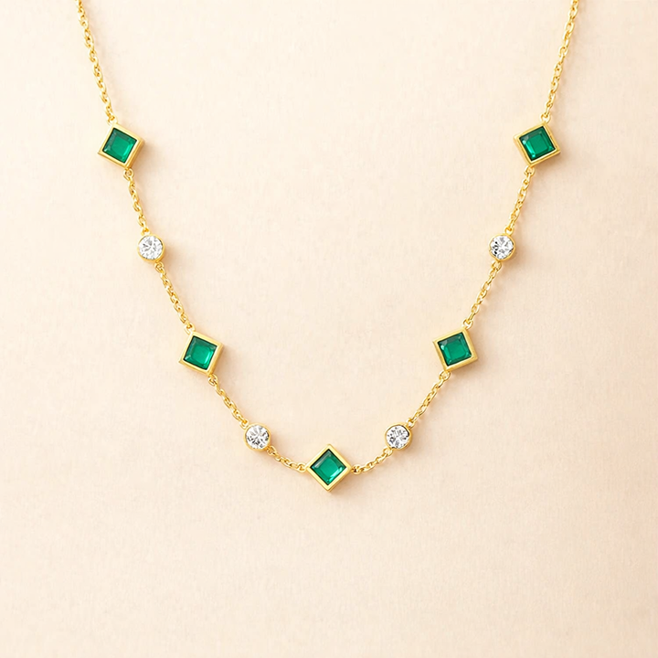 Elegant Gold Necklace with Subtle Flower