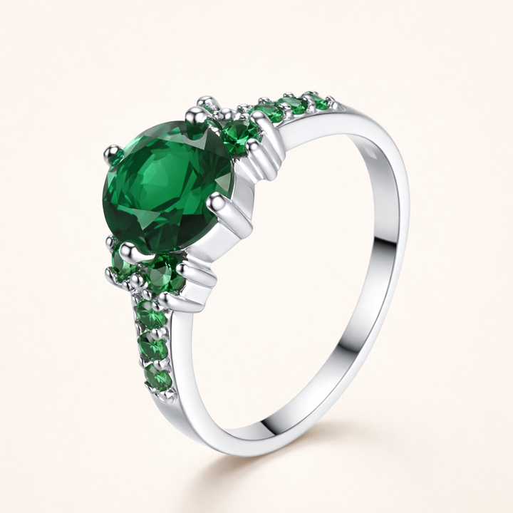 Elegant white gold ring with refined design