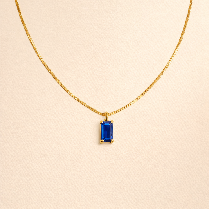 Elegant white gold necklace with sapphire pendant