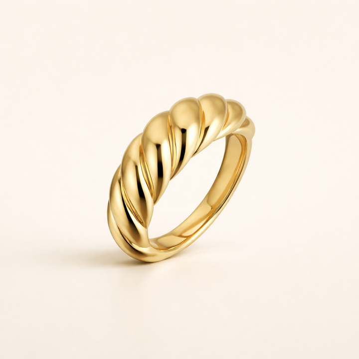 Elegant white gold ring with refined waves