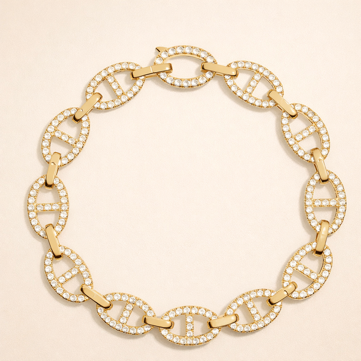 Soft white gold bracelet with delicate details