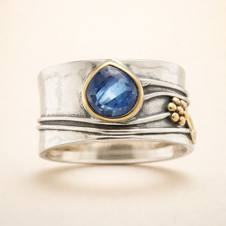 Soft Rose Gold Ring with a Refined Little Stone