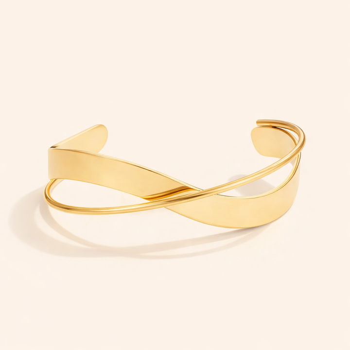 Elegant Gold Bracelet with Refined Details