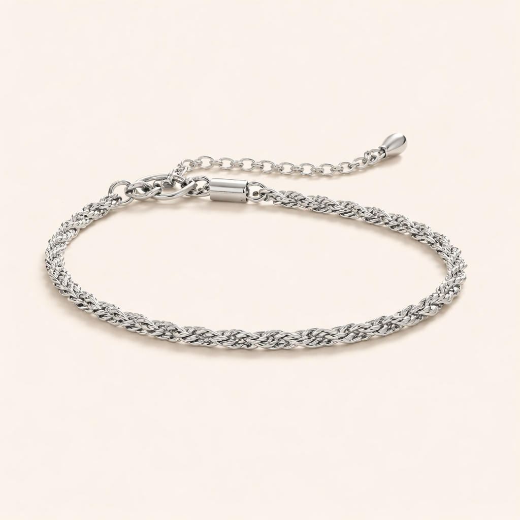 Refined silver bracelet with an elegant design