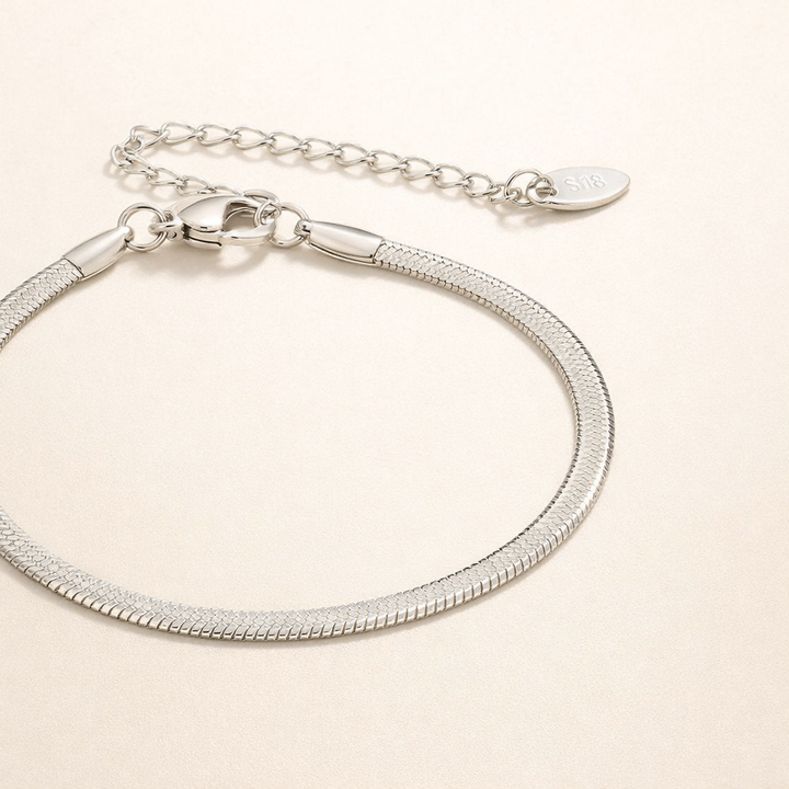 Elegant silver bracelet with snake motif