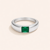 Elegant silver ring with emerald detail