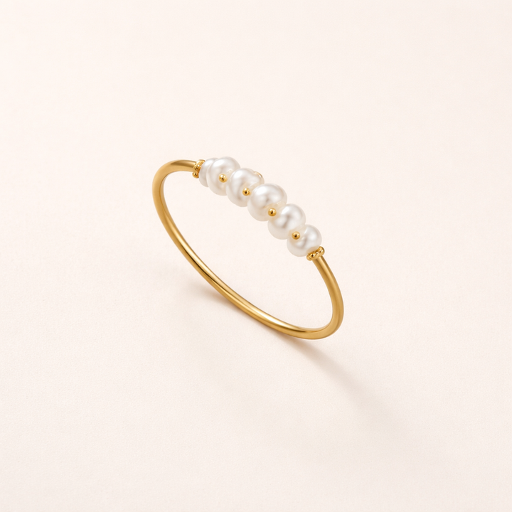 Elegant freshwater pearl ring in silver