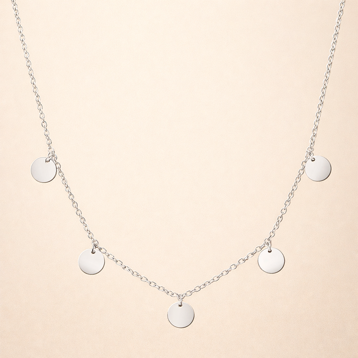Elegant white gold necklace with a refined look