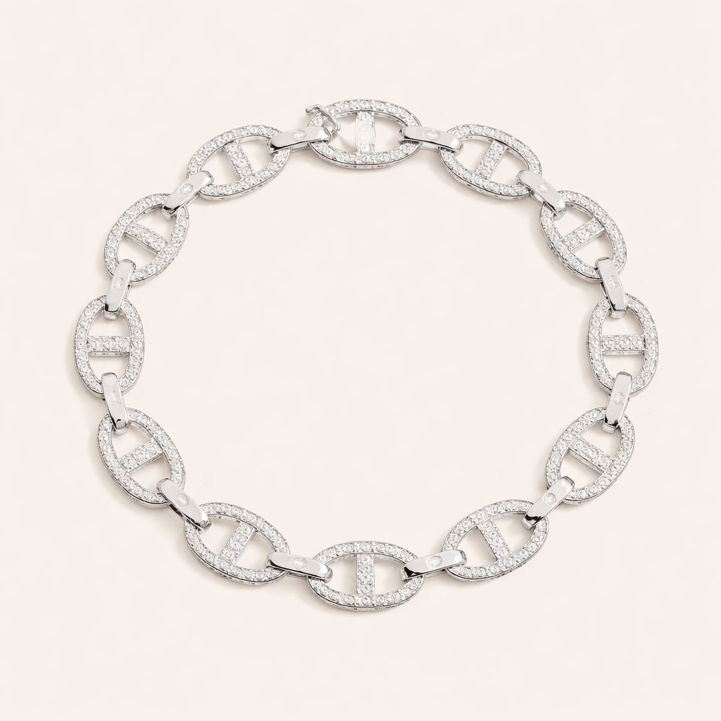 Soft white gold bracelet with delicate details