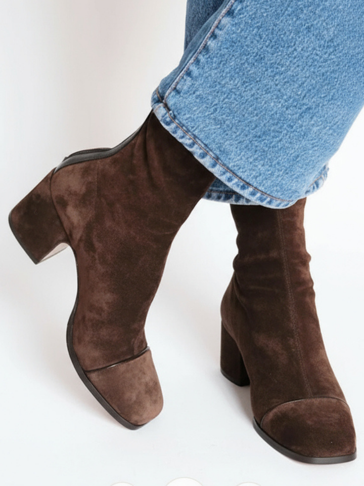 Elegant women's heeled boots