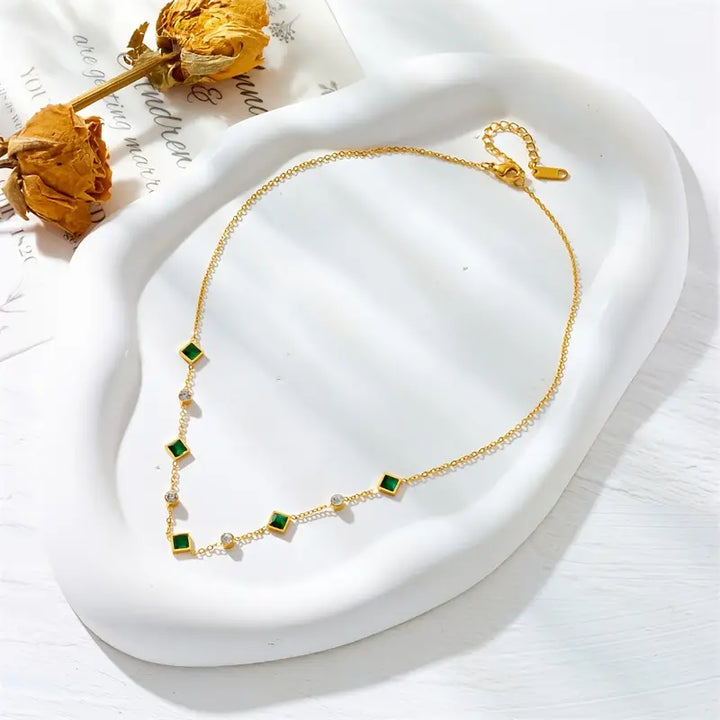 Elegant Gold Necklace with Subtle Flower
