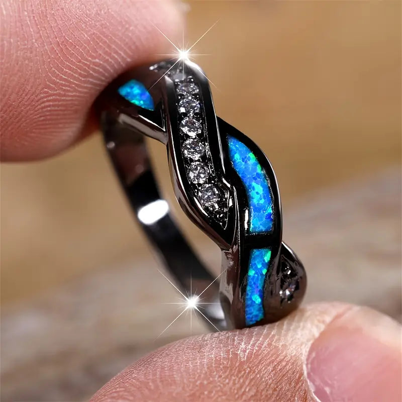 Elegant White Gold Ring with Refined Design