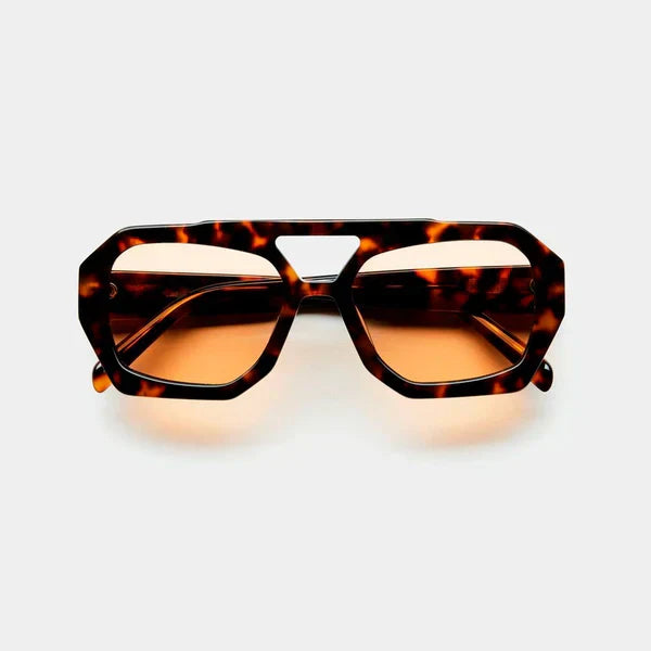 Fashionable Sunglasses with Glamorous Details – Nova