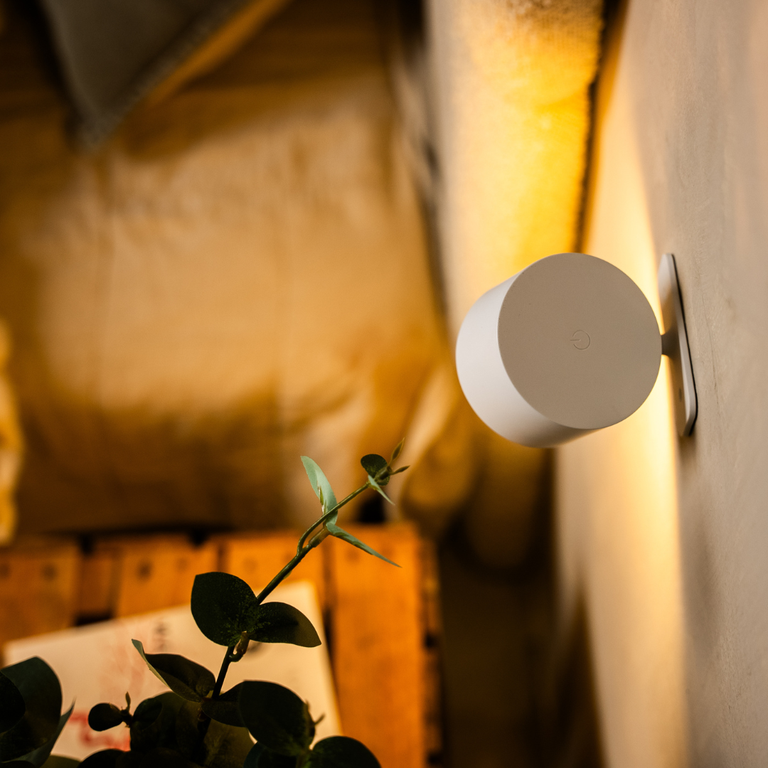 Cordless LED Wall Light with 360° Rotation, Touch Dimming, 3 Light Colours and USB-C Battery
