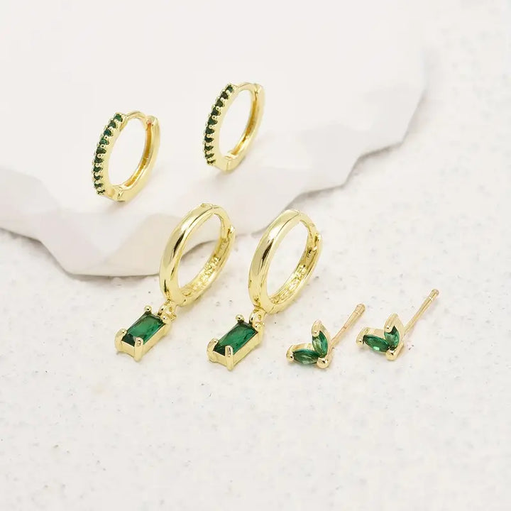 Elegant Gold Earrings with Refined Details