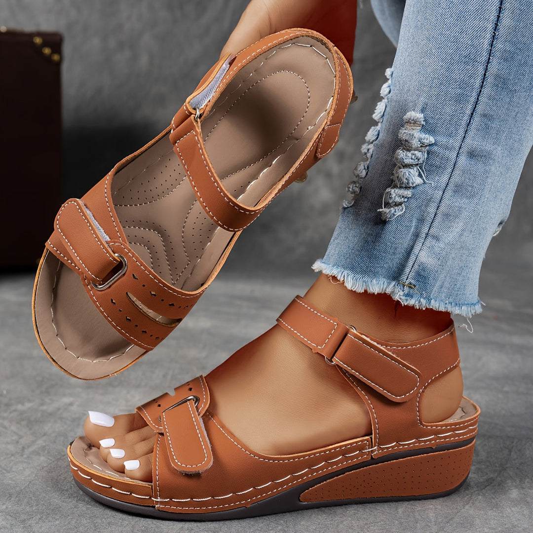 Comfortable orthopaedic sandals