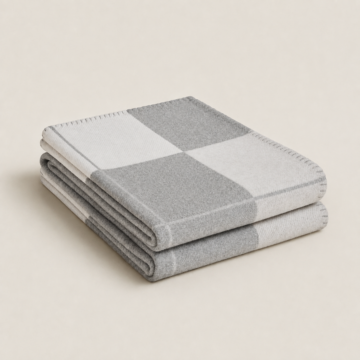 Elegant Wool and Cashmere Blanket for a Luxury Home