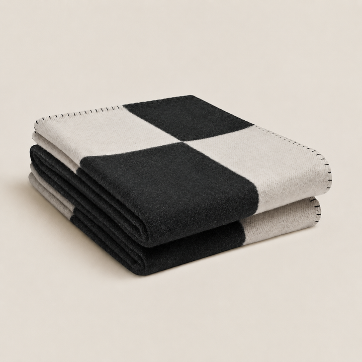 Elegant Wool and Cashmere Blanket for a Luxury Home