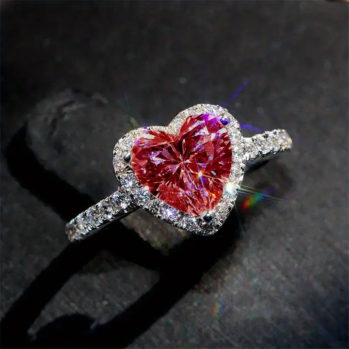 Elegant white gold ring with refined details