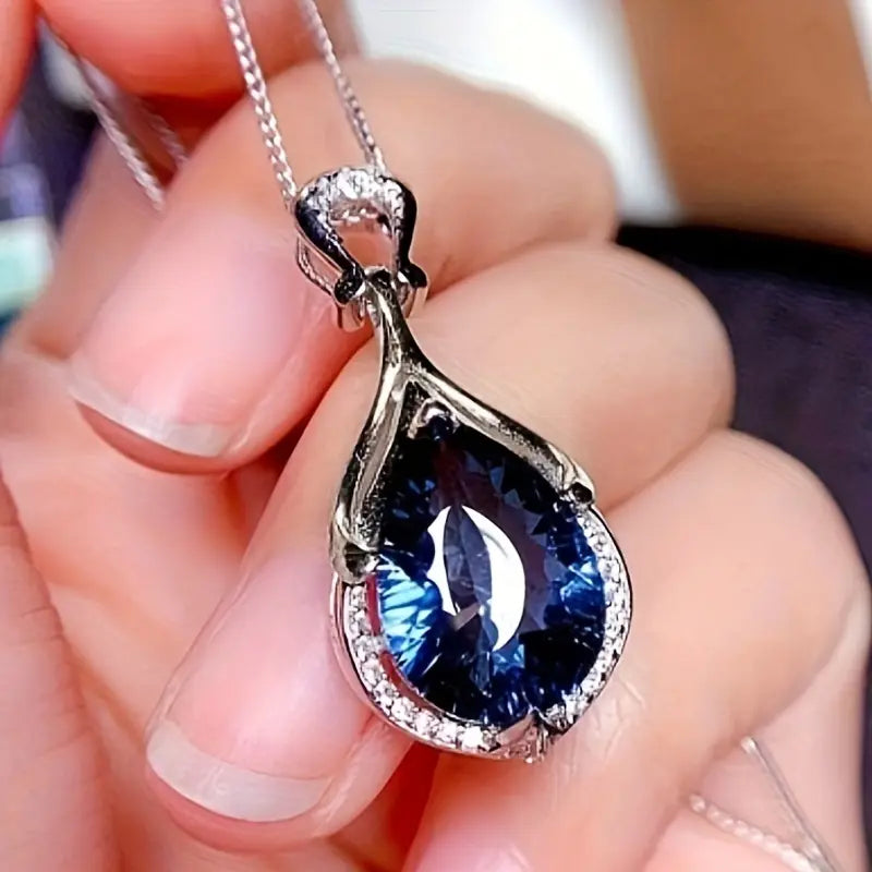 Elegant white gold necklace with refined details