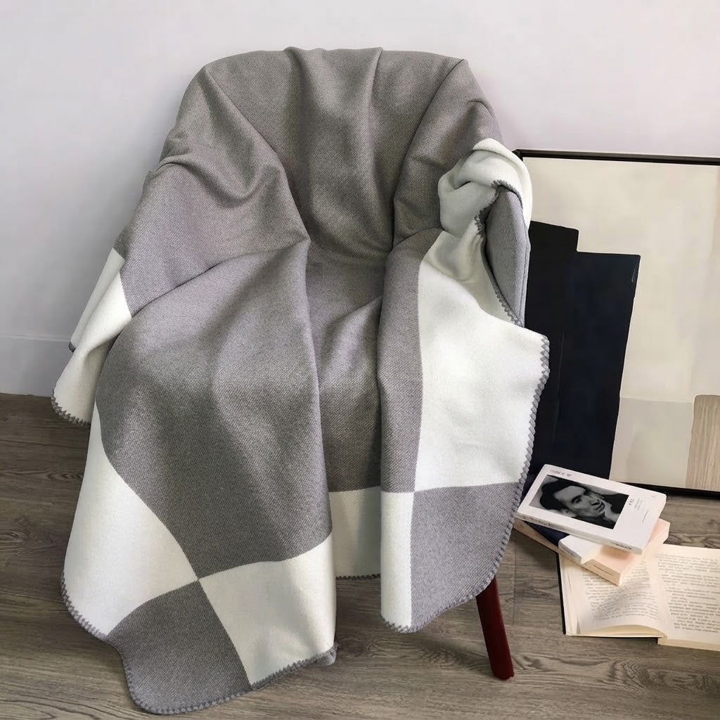 Elegant Wool and Cashmere Blanket for a Luxury Home