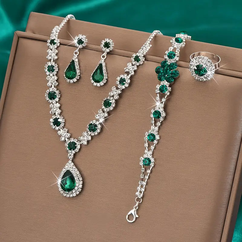 Elegant white gold jewellery set with refined details