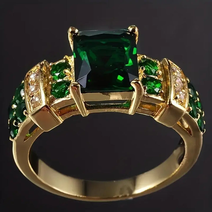 Elegant Gold Ring with Refined Details