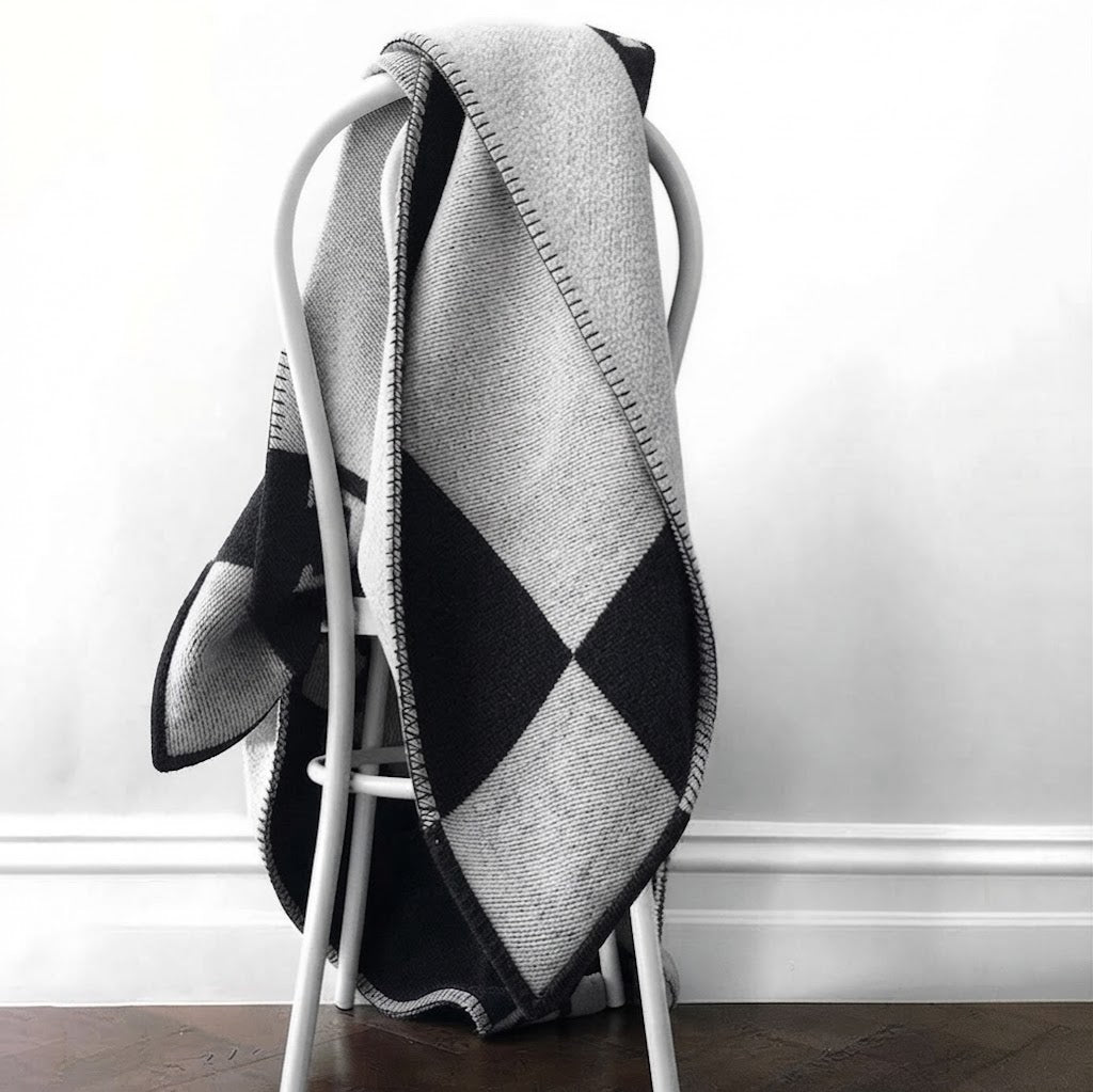Elegant Wool and Cashmere Blanket for a Luxury Home