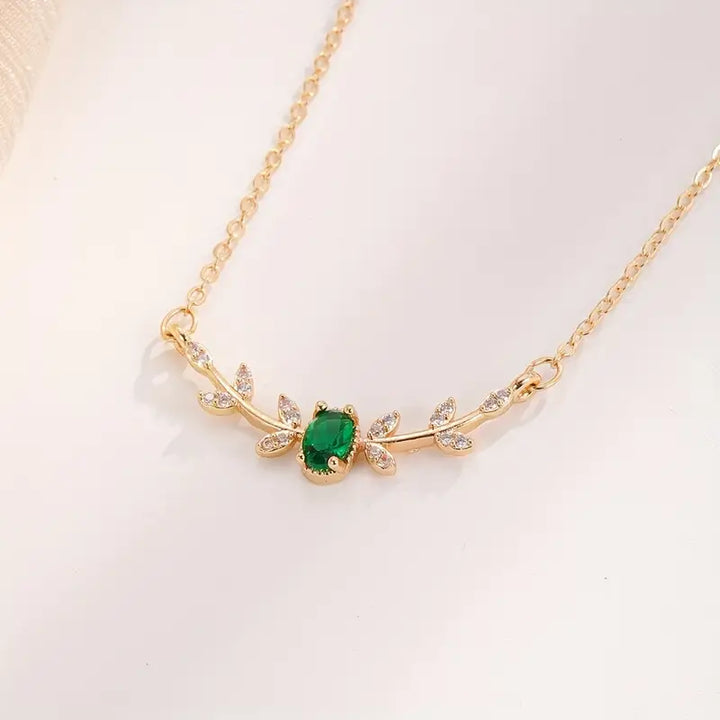 Elegant Gold Necklace with a Refined Heart