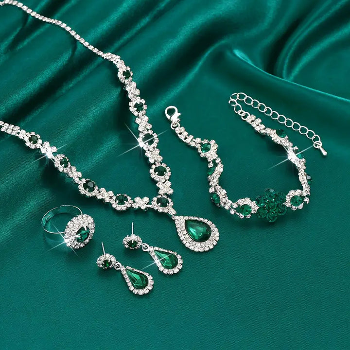 Elegant white gold jewellery set with refined details
