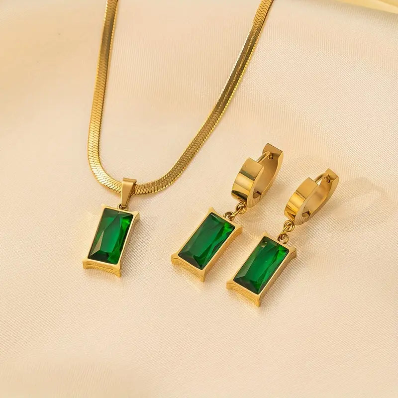 Elegant gold necklace with moon and cubic zirconia