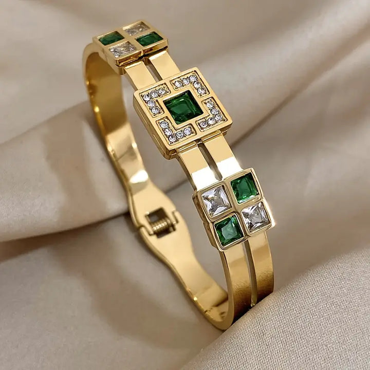 Elegant Gold Bracelet with Refined Details