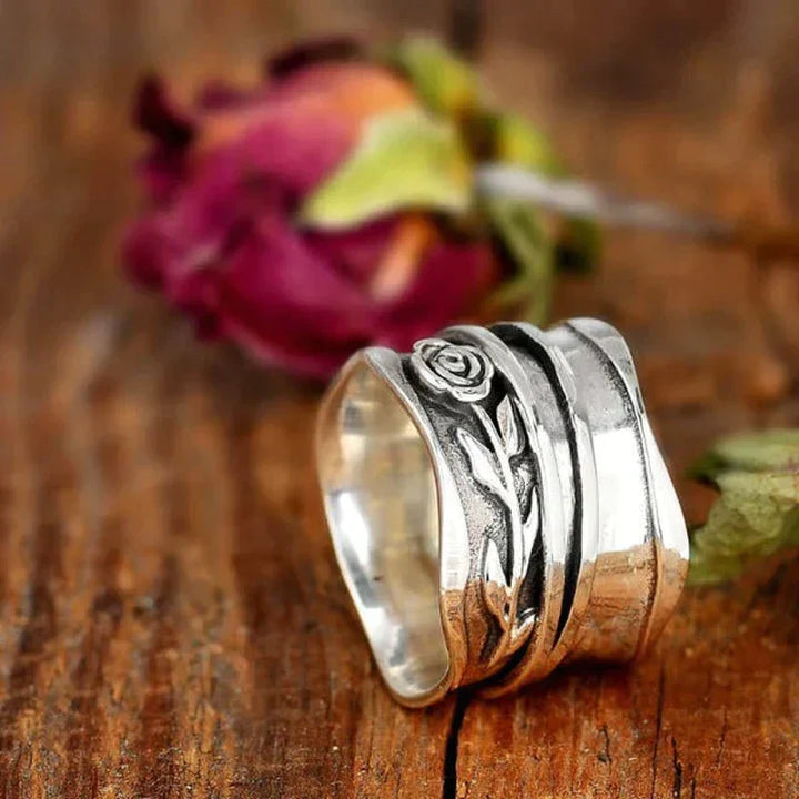 Handmade Silver Ring with Flower Motif - Lila