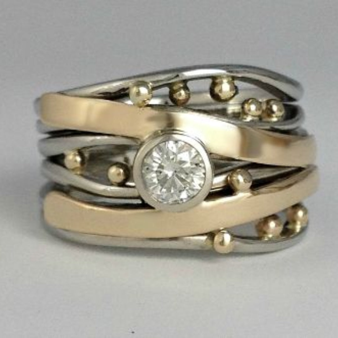 Elegant Gold Ring with Cubic Zirconia in Vintage Style