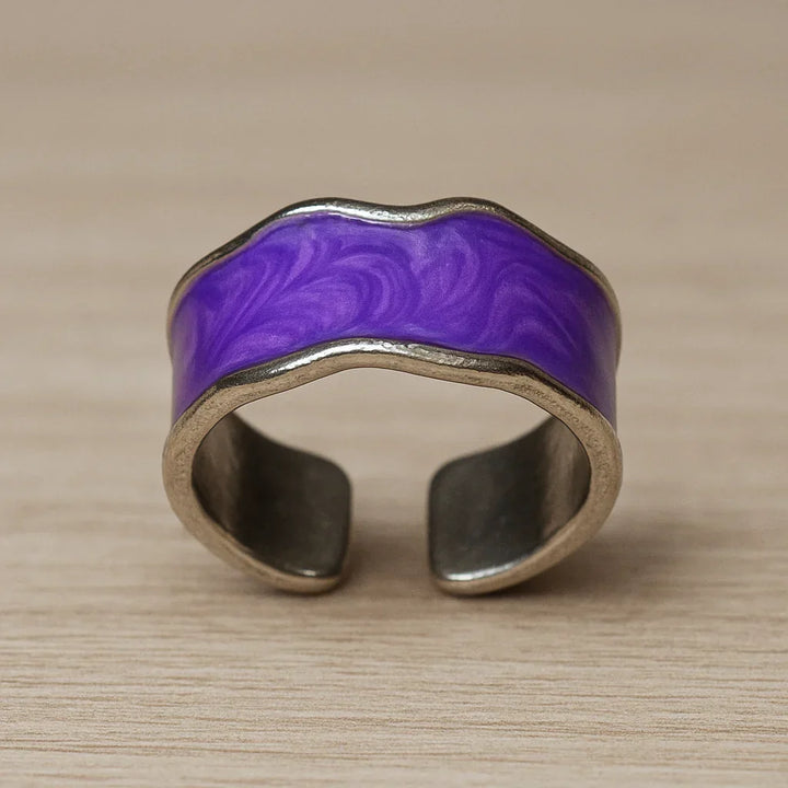 Elegant silver ring with wavy details